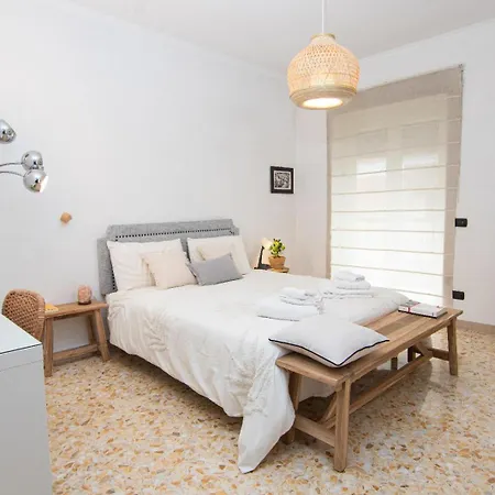 Mia Ginger, Stazione Trastevere Vicinanze * Rzym